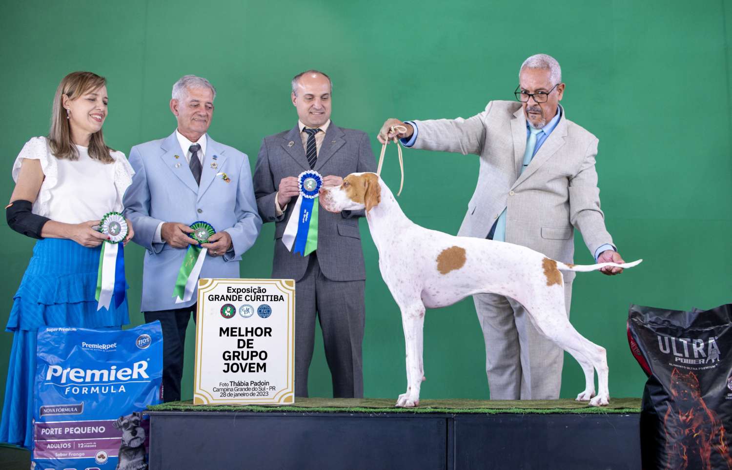 Plantel com campeões nacionais e internacionais, linhagens selecionadas de Pointer Inglês e Pintchers...
